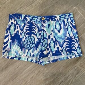 Lilly Pulitzer Blue and White Patterned Girls Shorts Size 14